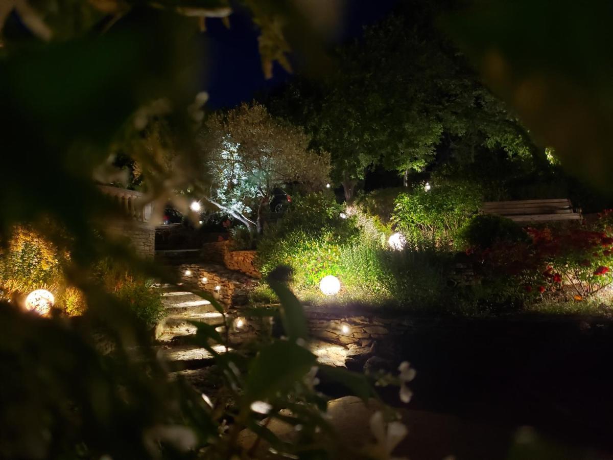 Le Jas Des Parpaillous LʼIsle-sur-la-Sorgue Exterior foto