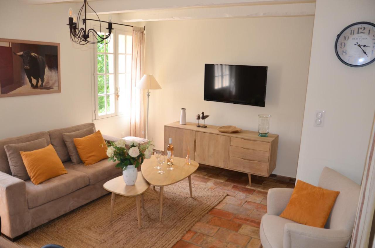 Le Jas Des Parpaillous LʼIsle-sur-la-Sorgue Exterior foto