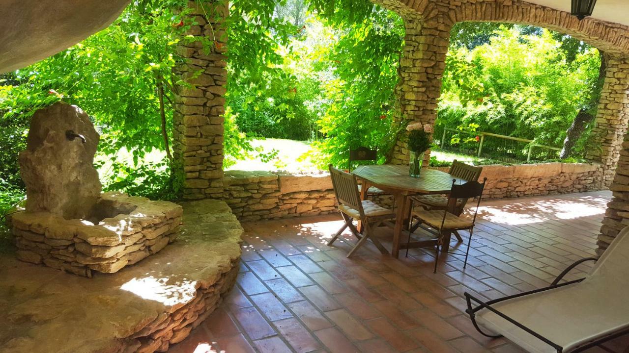 Le Jas Des Parpaillous LʼIsle-sur-la-Sorgue Exterior foto