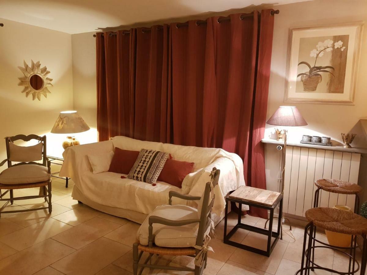 Le Jas Des Parpaillous LʼIsle-sur-la-Sorgue Exterior foto